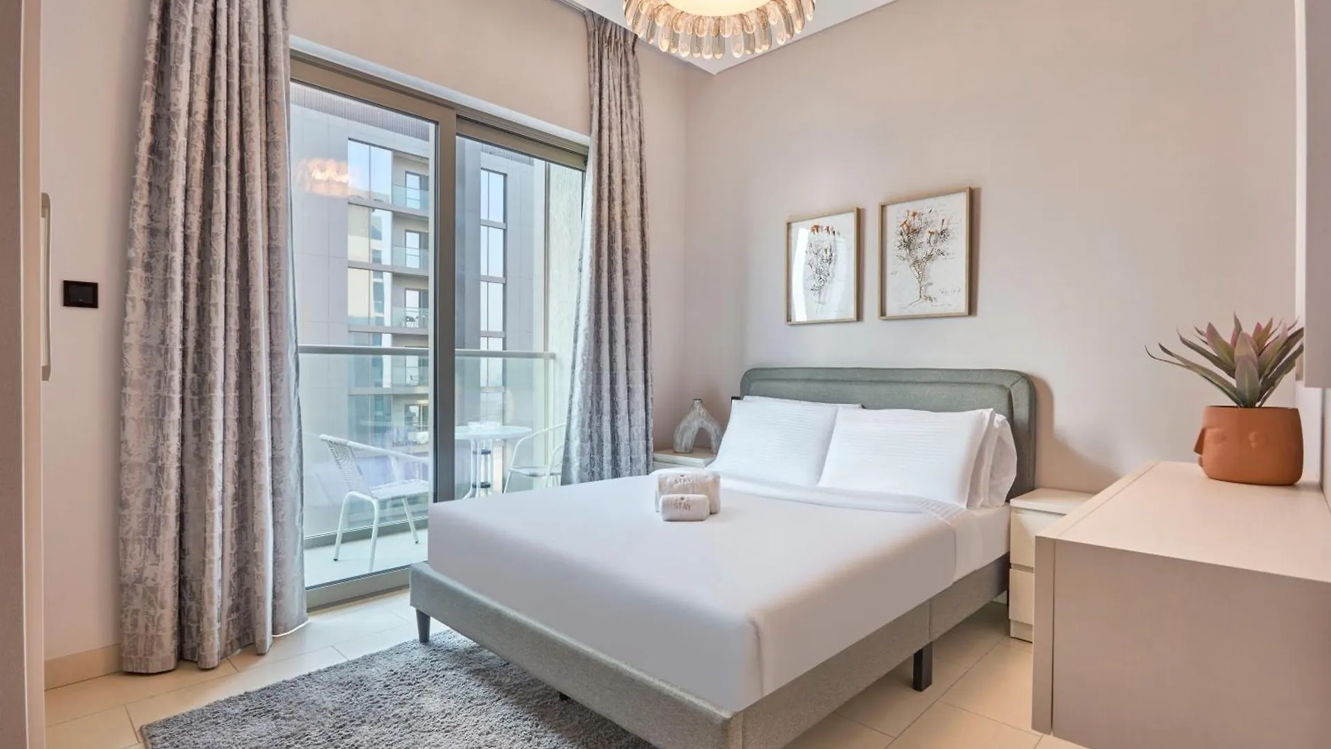 Stay By Latinem Luxury 1Br Holiday Home Cvr B3001 Near Burj Khalifa Dubai Apartment